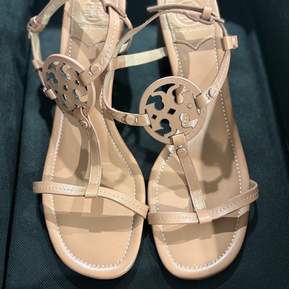 10.5 Tory Burch wedge sandals